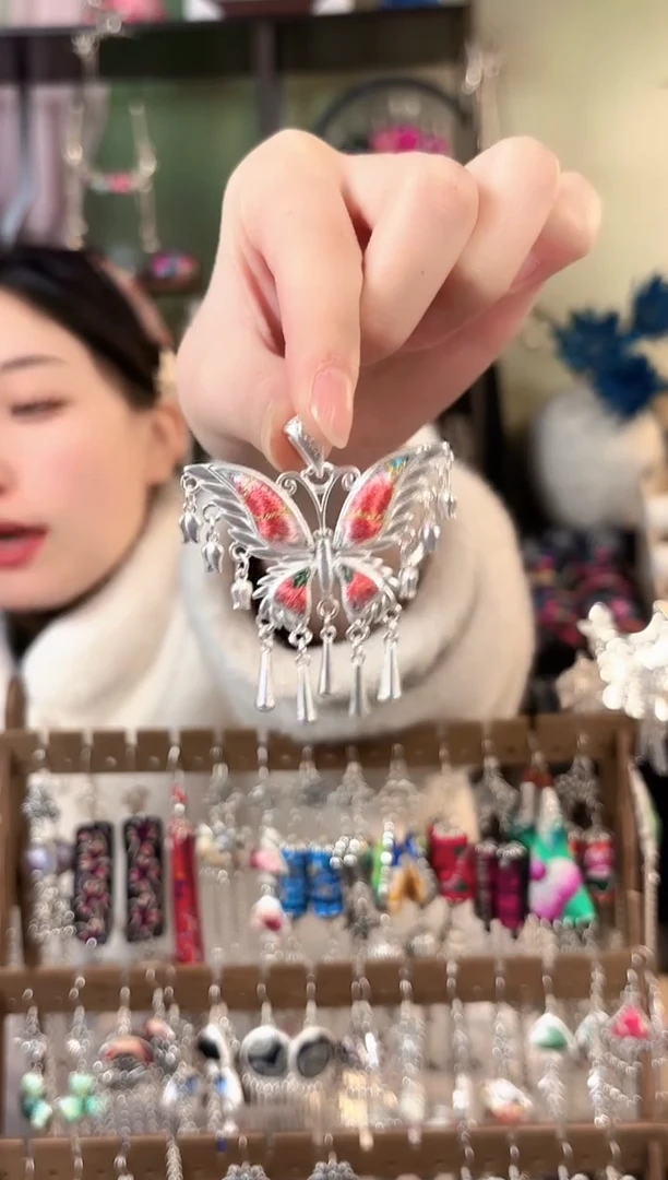 彩云南阁非遗老绣苗银饰品505