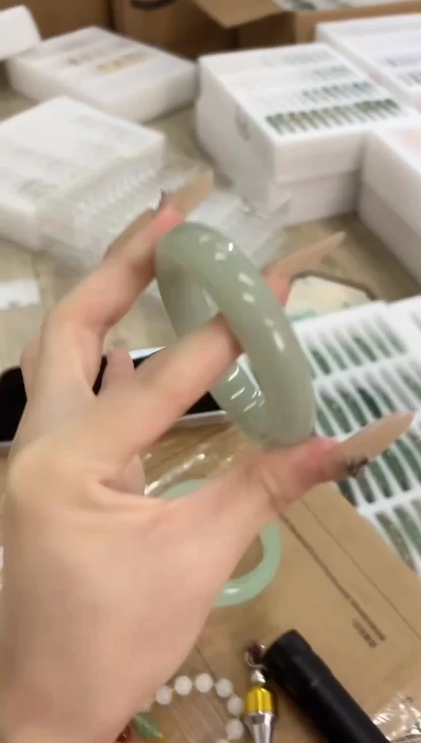 未镶嵌手镯石英质玉32-54D