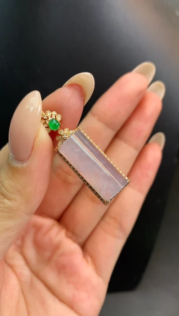 颈饰18K金镶嵌翡翠无事柱