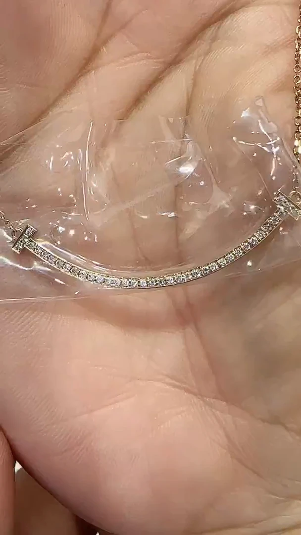 18K金镶嵌项链钻石小号满钻笑脸