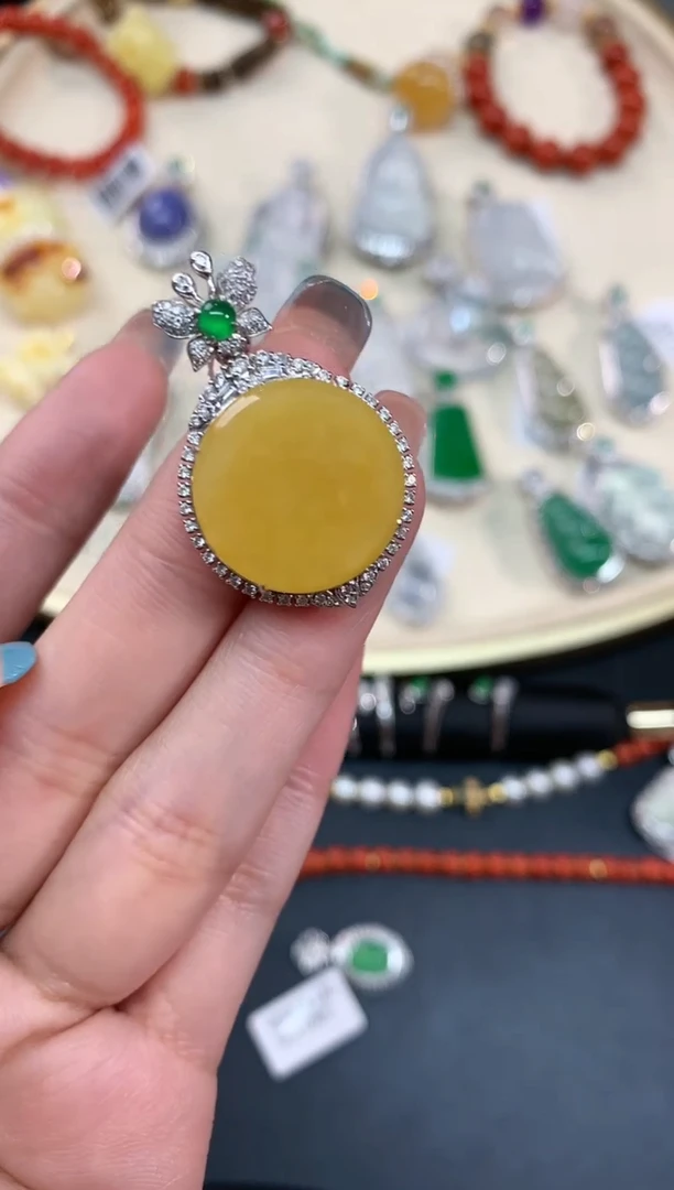 【闪购商品】翡翠吊坠(不含链)18K金镶嵌吊坠A175|13800