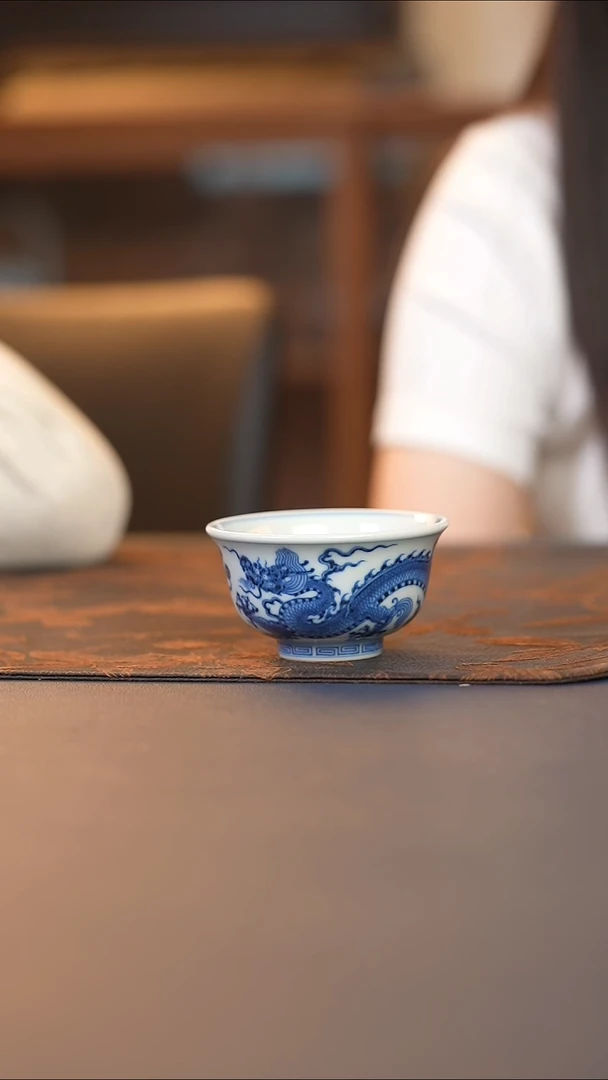 和然青花单龙压手杯