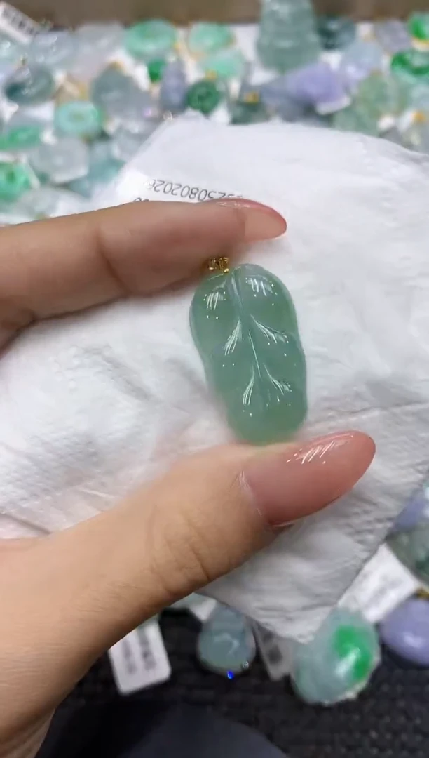 颈饰18K金镶嵌翡翠111111111111