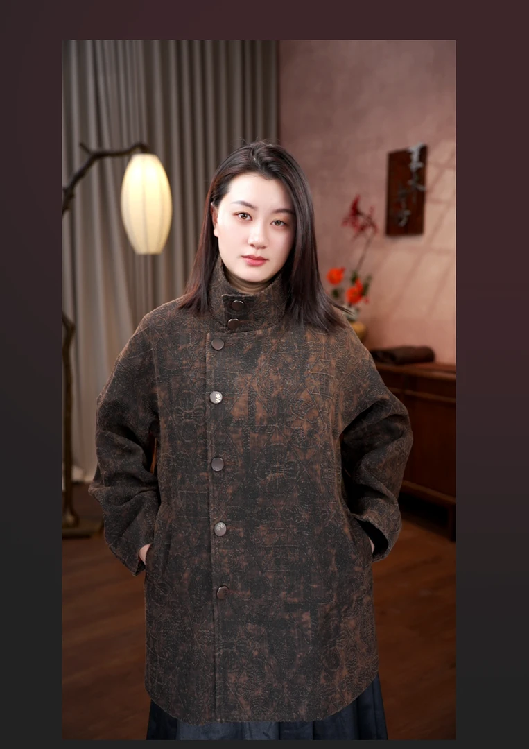 莨木与纱-香云纱柞蚕丝菱形格团花中长款风衣