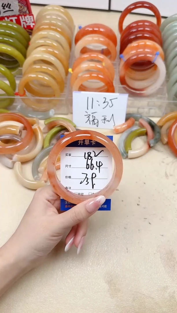 未镶嵌手镯石英质玉182/66.4