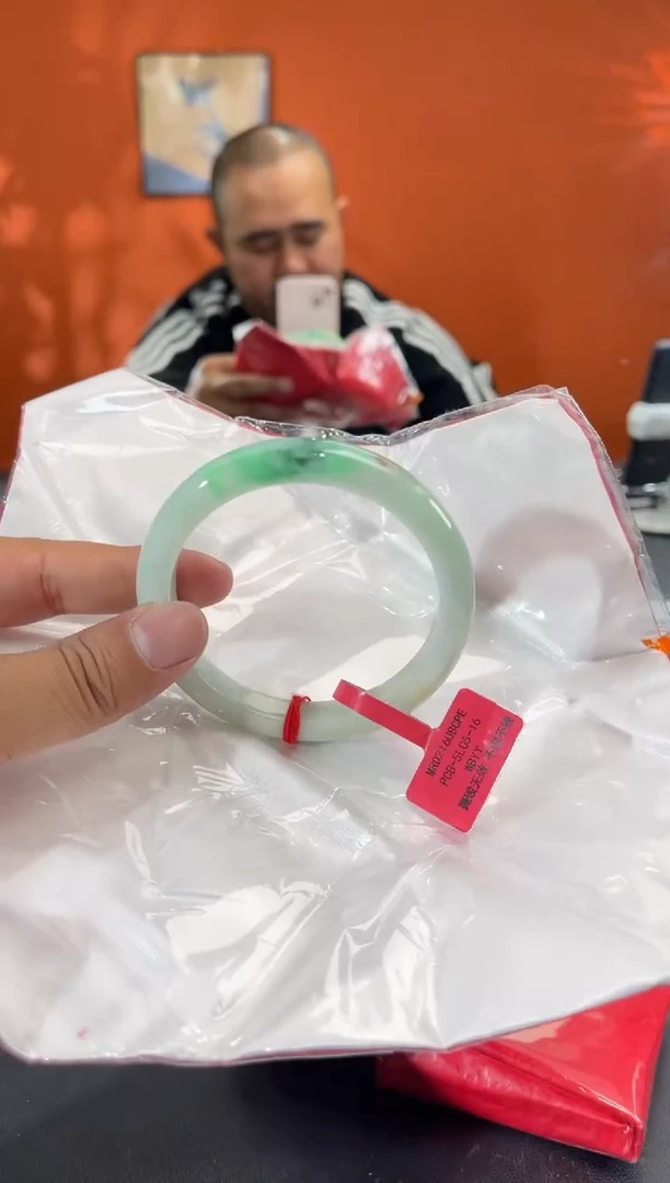 未镶嵌手镯翡翠22        圈口62-63