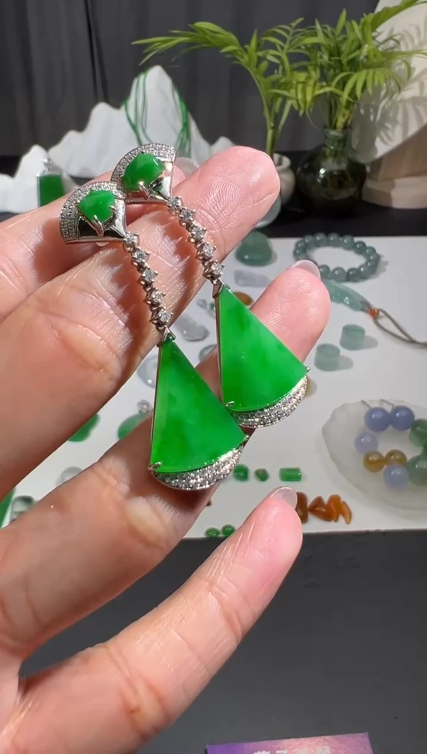 18K金镶嵌定制翡翠缅甸A货翡翠