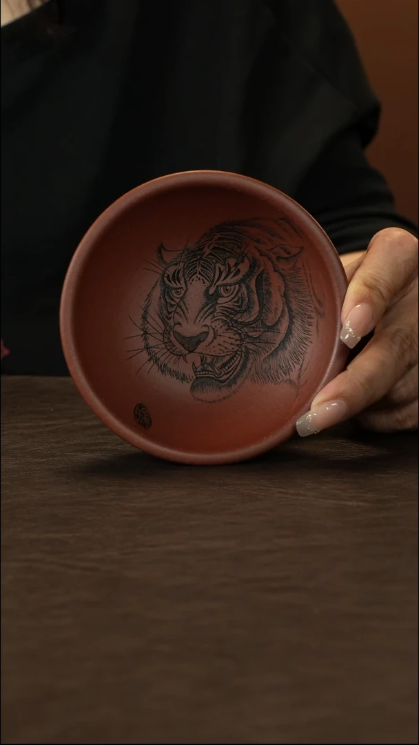茶杯紫砂吴春艳 底槽清 王者雄风 主人杯