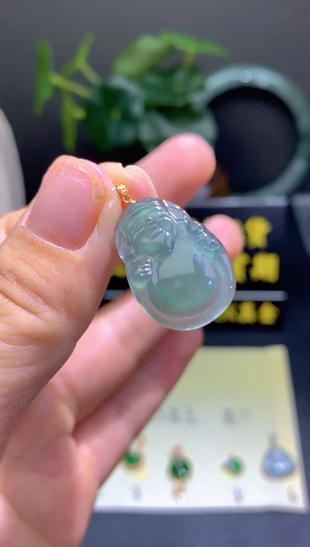 翡翠18K金镶嵌颈饰翡翠吊坠