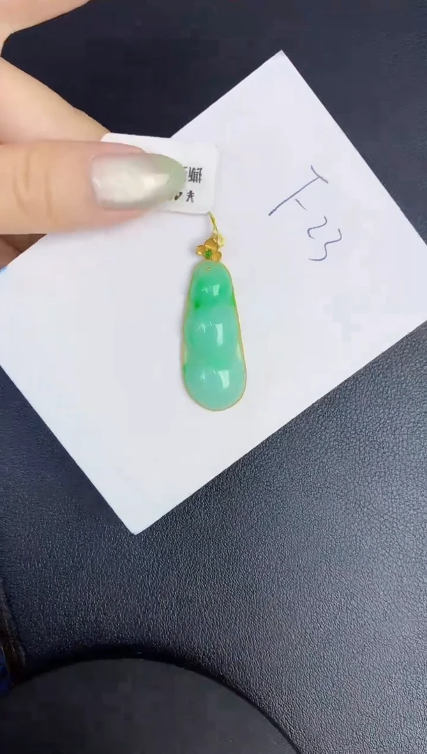 翡翠18K金镶嵌颈饰缅甸天然翡翠A货