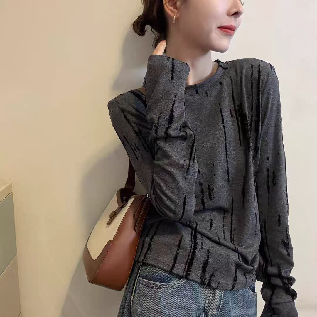 欧货圆领长袖T恤女时髦打底衫2025新款春秋休闲大理石纹印花上衣