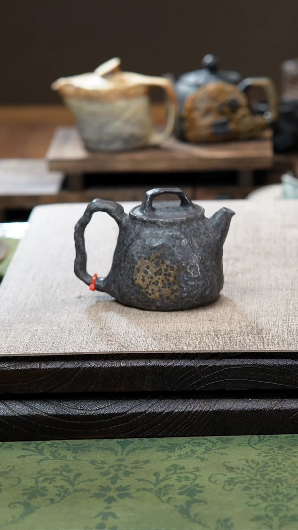 中式归玉堂冰碛岩重工雕刻原皮随形肌理壶