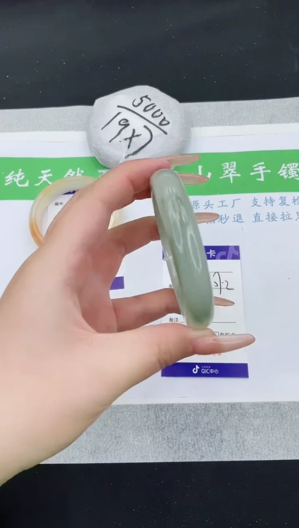 【闪购商品】石英质玉手镯未镶嵌T237-57+