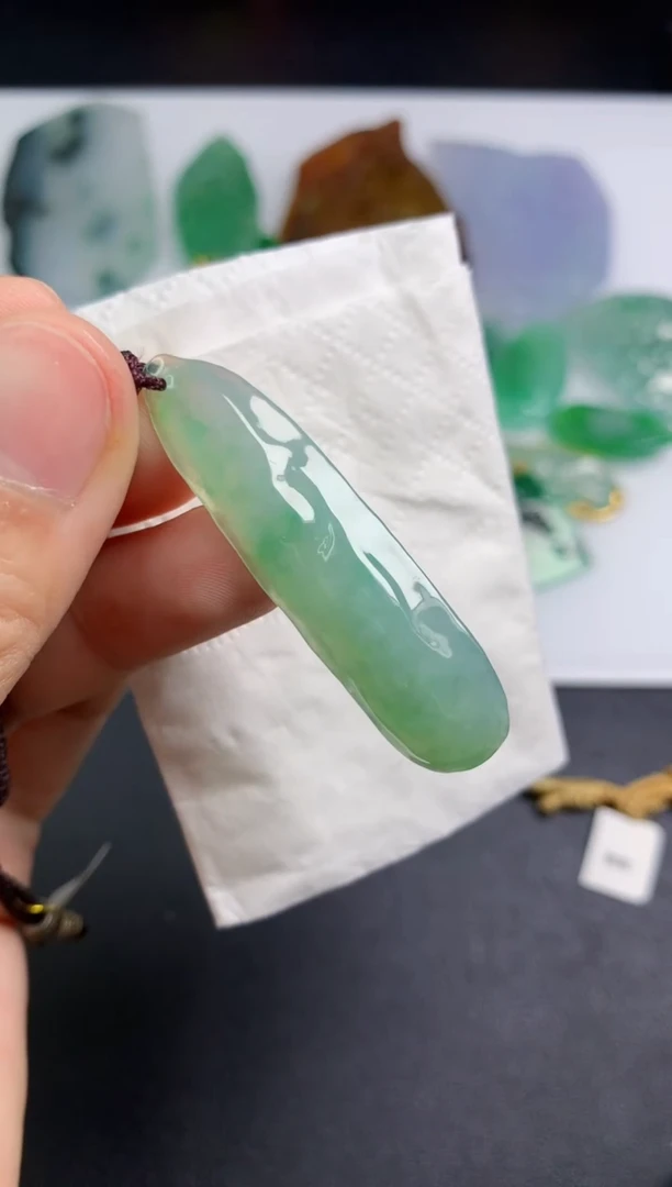 颈饰未镶嵌翡翠