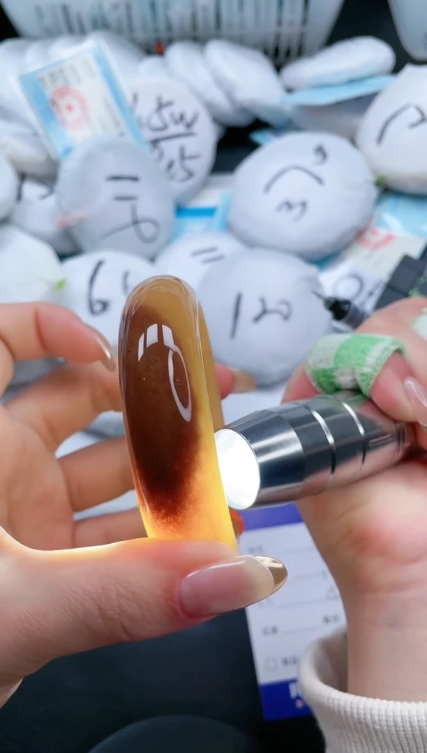 【闪购商品】石英质玉手镯未镶嵌19V33-58