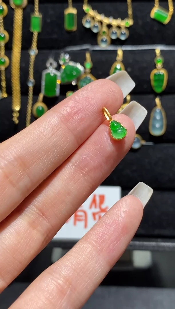 【闪购商品】翡翠颈饰18K金镶嵌吊坠