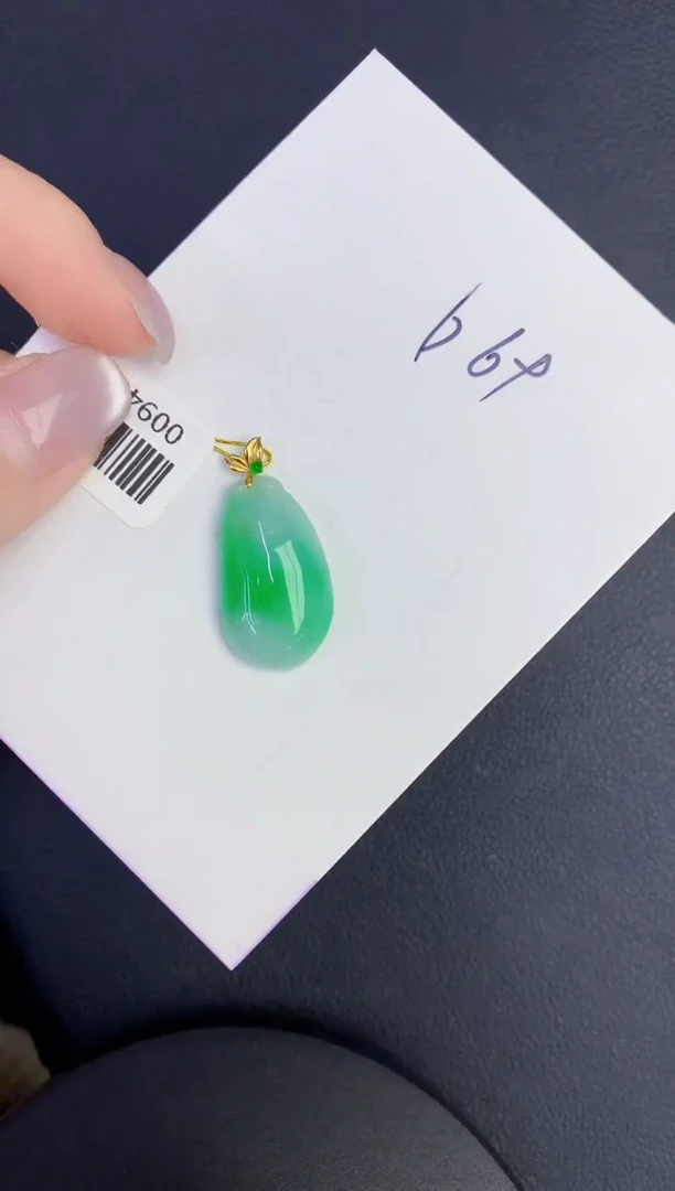 颈饰18K金镶嵌翡翠缅甸天然翡翠A货