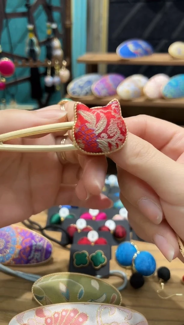 【闪购商品】【孤品车2.12】红色八达晕猫咪头鸭嘴夹