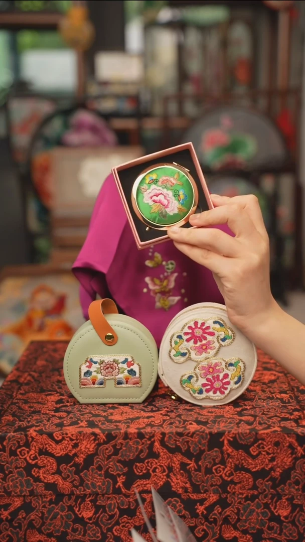 扇子绣花吊坠非遗