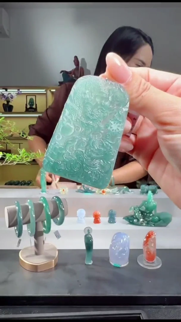 吊坠(赠链)未镶嵌翡翠龙牌（多样性发其一）