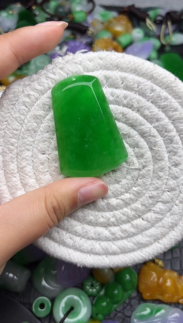 颈饰未镶嵌翡翠缅甸翡翠吊坠