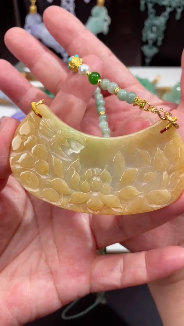 颈饰未镶嵌翡翠吊坠