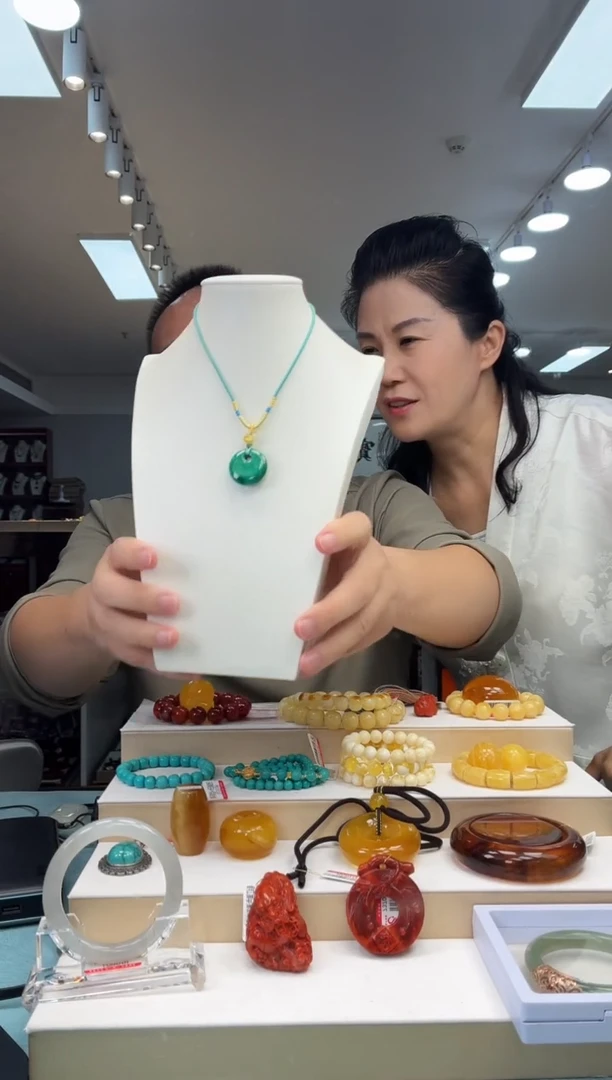 未镶嵌孔雀石颈饰吊坠