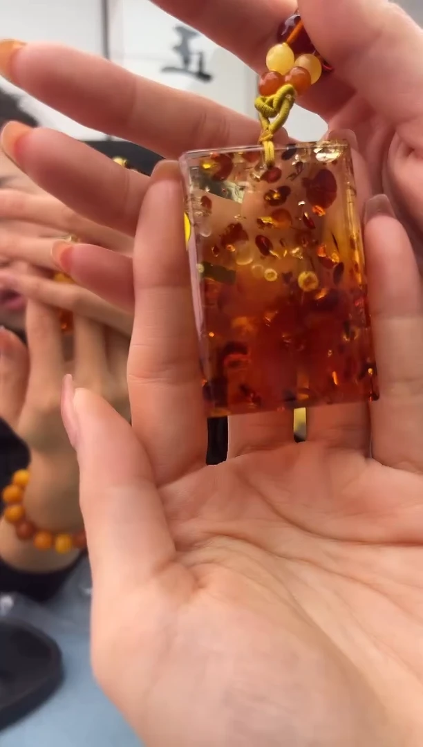 【闪购商品】琥珀珠宝奇石未镶嵌微瑕，配绳假一罚十022