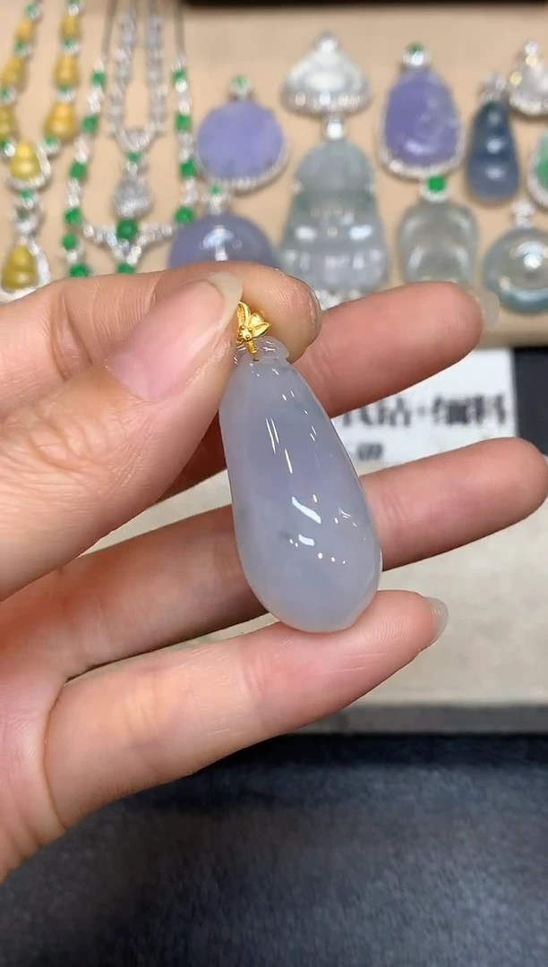 颈饰18K金镶嵌翡翠【无服务费