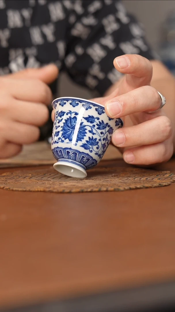 杯尚镇雅器青花缠枝