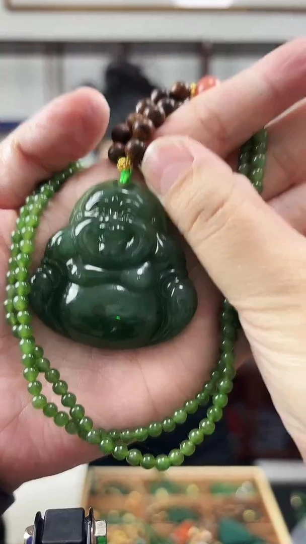 颈饰未镶嵌和田玉佛公