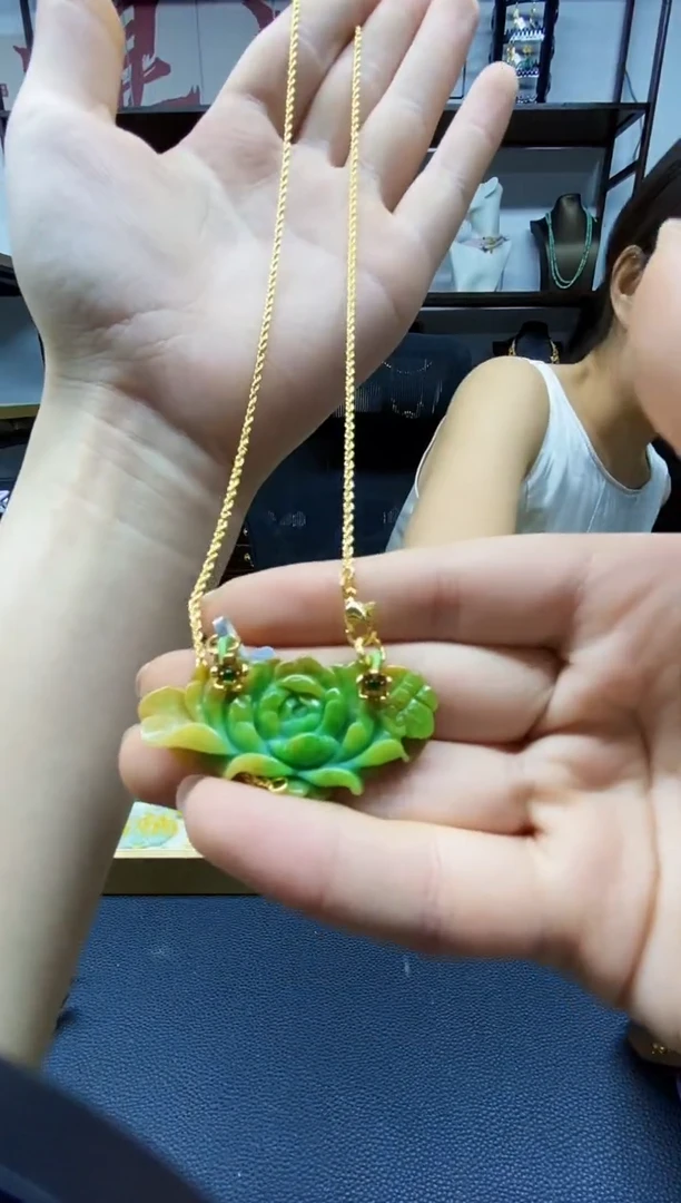 颈饰未镶嵌翡翠吊坠