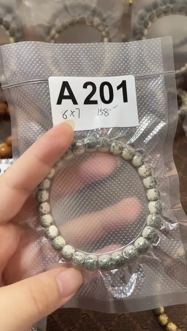 星月菩提手串8*7 A201号 原生态满绿背河豚同枝果