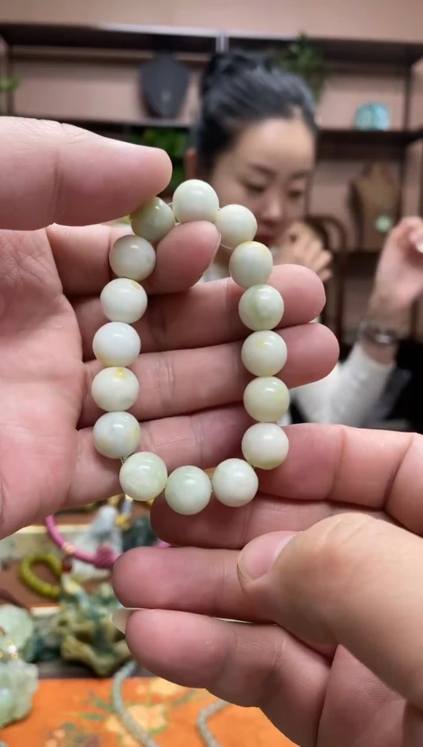 未镶嵌岫玉颈饰·