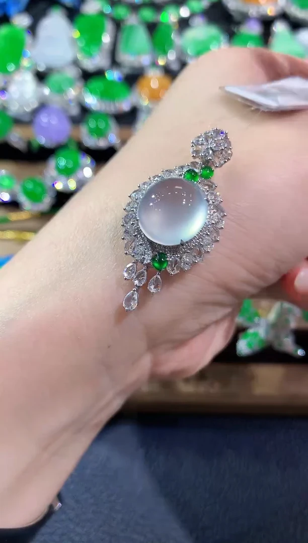 吊坠(不含链)18K金镶嵌翡翠C35