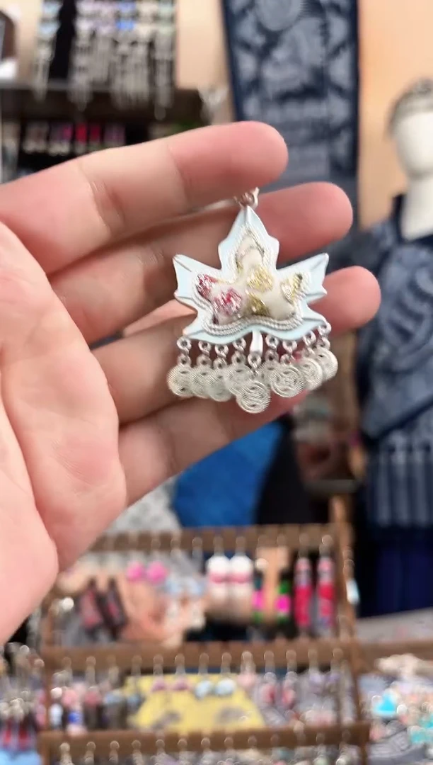 织绣民族风非遗老绣饰品628