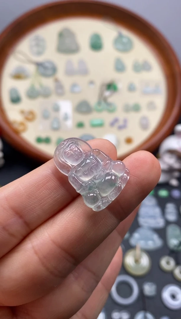 颈饰未镶嵌翡翠高冰飘緑花观音/芬