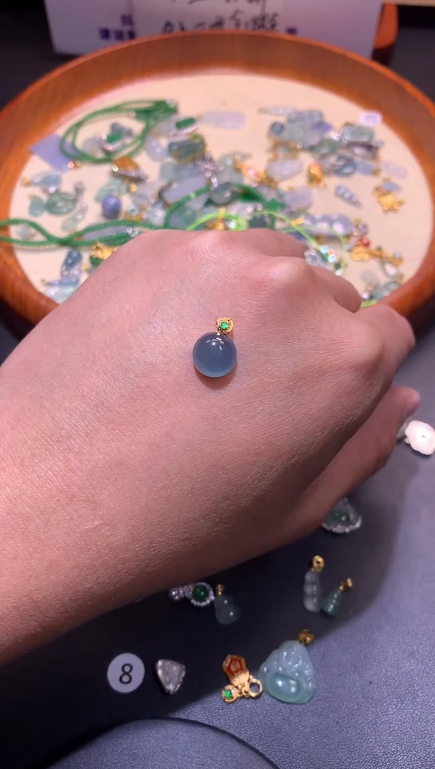 【闪购商品】翡翠吊坠(不含链)18K金镶嵌1