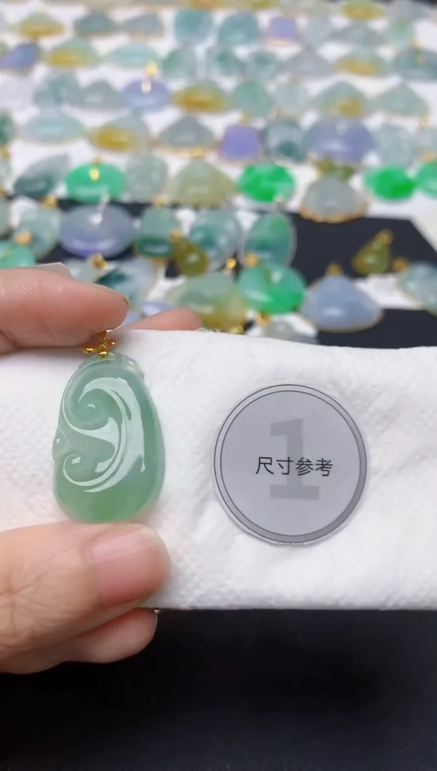 翡翠18K金镶嵌颈饰天然缅甸A货翡翠