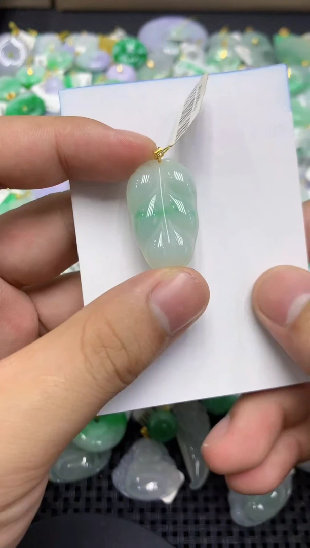 颈饰18K金镶嵌翡翠天然缅甸翡翠A货
