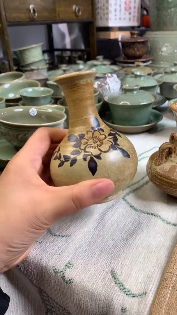 如*月耀州窑陈炉柴灰釉小赏瓶一只