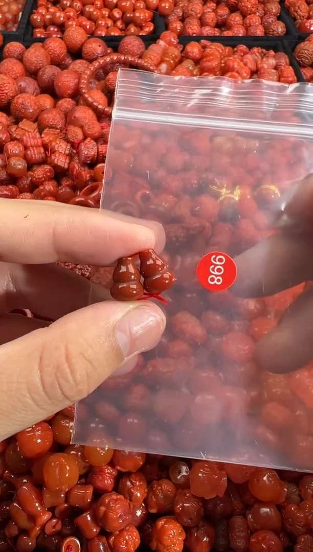 南红玛瑙未镶嵌颈饰1