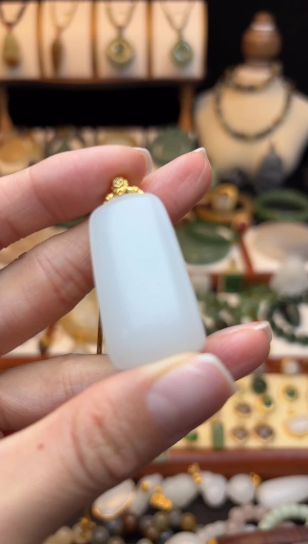 【闪购商品】和田玉挂件18K金镶嵌1