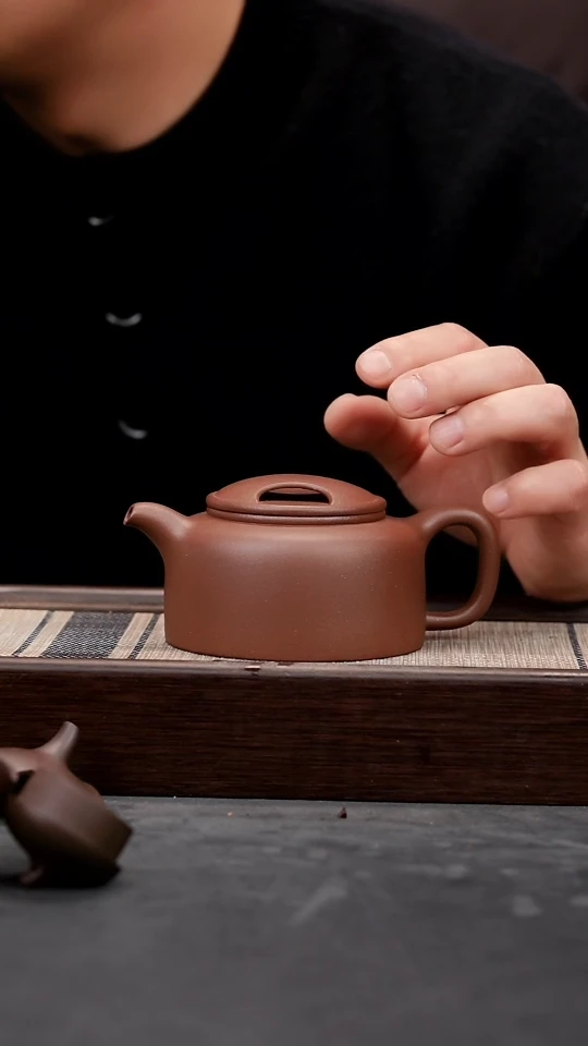 【闪购商品】紫砂茶壶四号井底槽清牛盖莲子