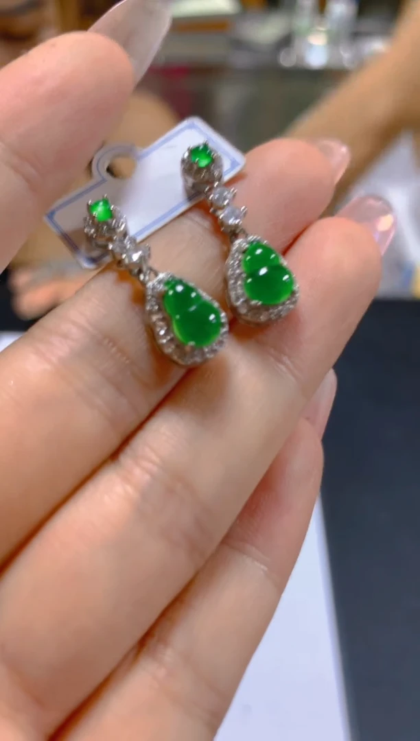 翡翠未镶嵌耳饰多样性发一