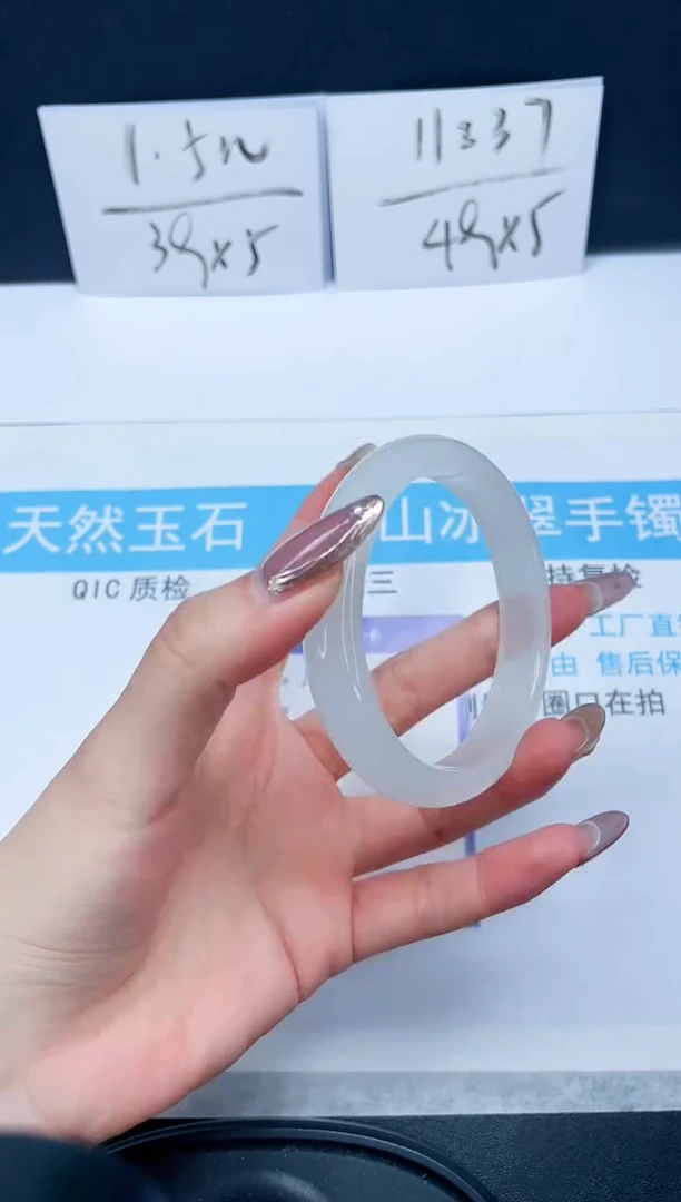 【闪购商品】石英质玉手镯未镶嵌145-60