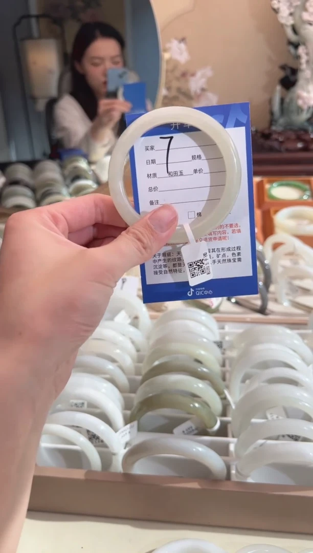 【闪购商品】和田玉手镯未镶嵌58