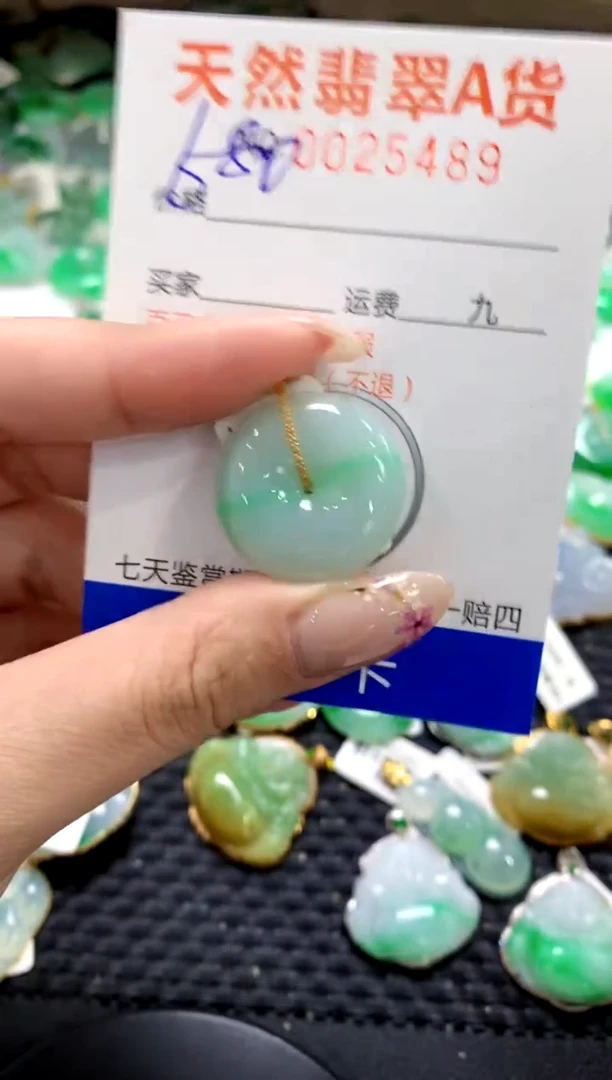 翡翠18K金镶嵌颈饰1111111111111111