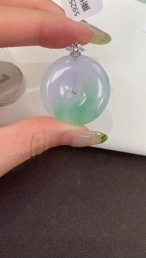 颈饰18K金镶嵌翡翠天然缅甸a货翡翠