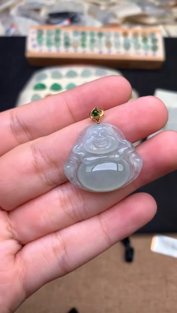 18K金镶嵌挂件翡翠一